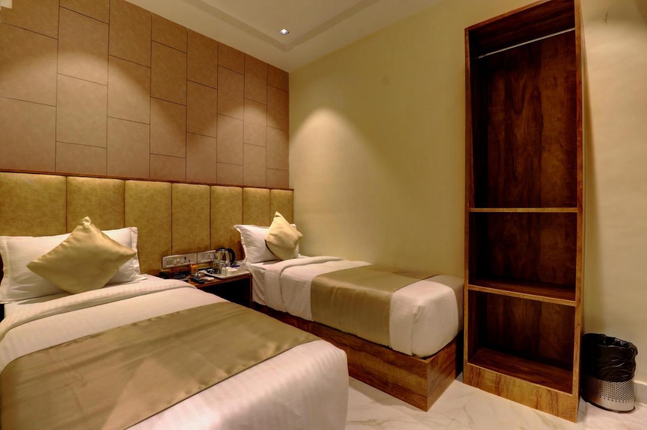 Hotel Amber Suite Near Mumbai Airport Екстериор снимка