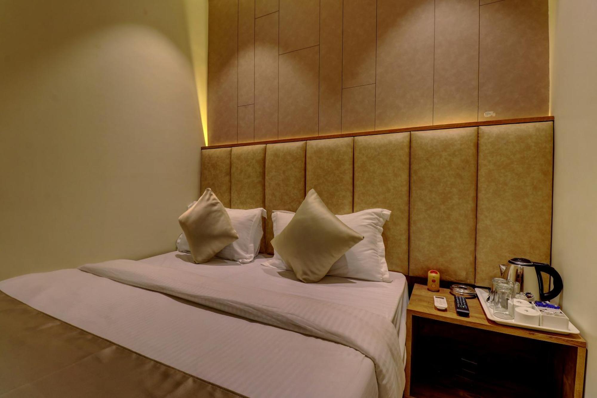 Hotel Amber Suite Near Mumbai Airport Екстериор снимка